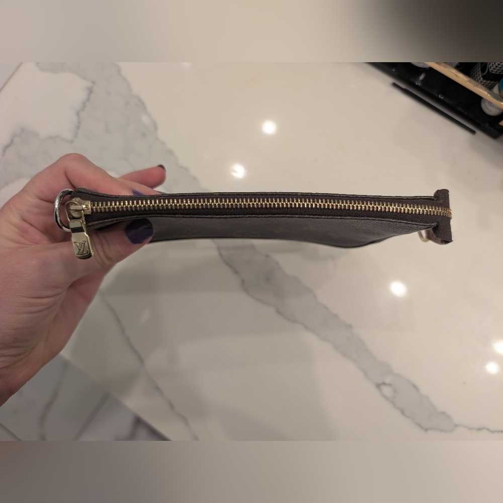 🤎AUTH Pre loved Louis Vuitton Pochette + Pearl Crossbody Strap! - Picture 9 of 15